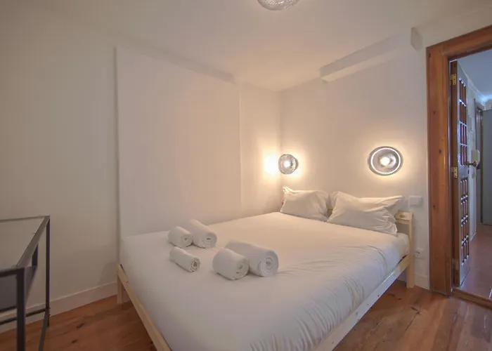 Alfama Historical Ii By Homing Lisbon