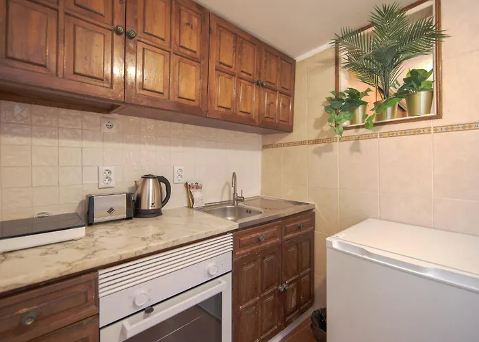 Alfama Historical Ii By Homing Daire *